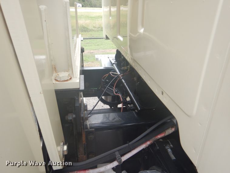 image for item GC9569 2007 Sterling L8500 crane truck