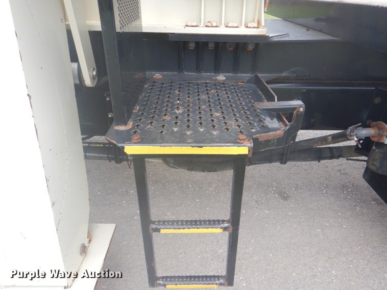 image for item GC9569 2007 Sterling L8500 crane truck