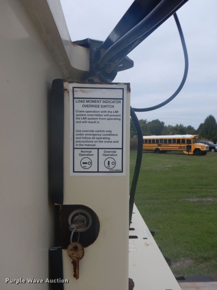 image for item GC9569 2007 Sterling L8500 crane truck