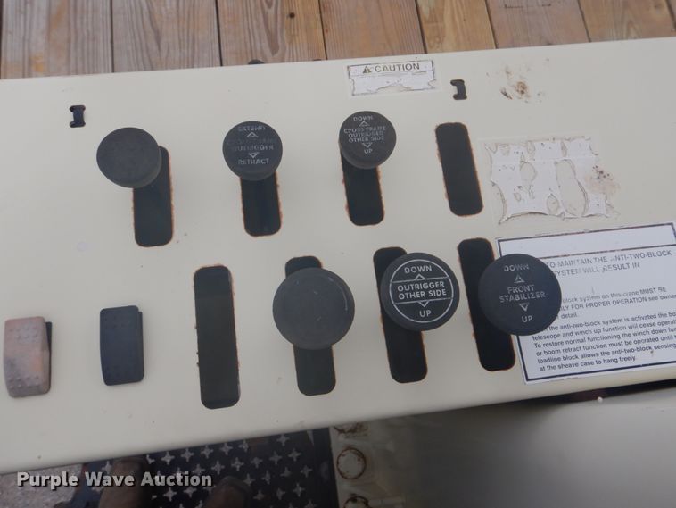 image for item GC9569 2007 Sterling L8500 crane truck