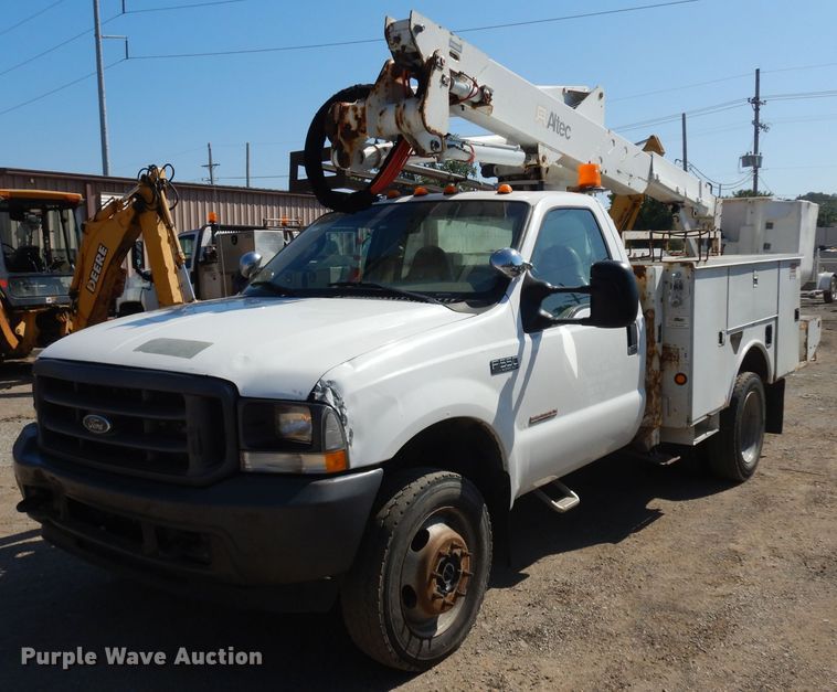 image for item GI9328 2004 Ford F550 Super Duty bucket truck