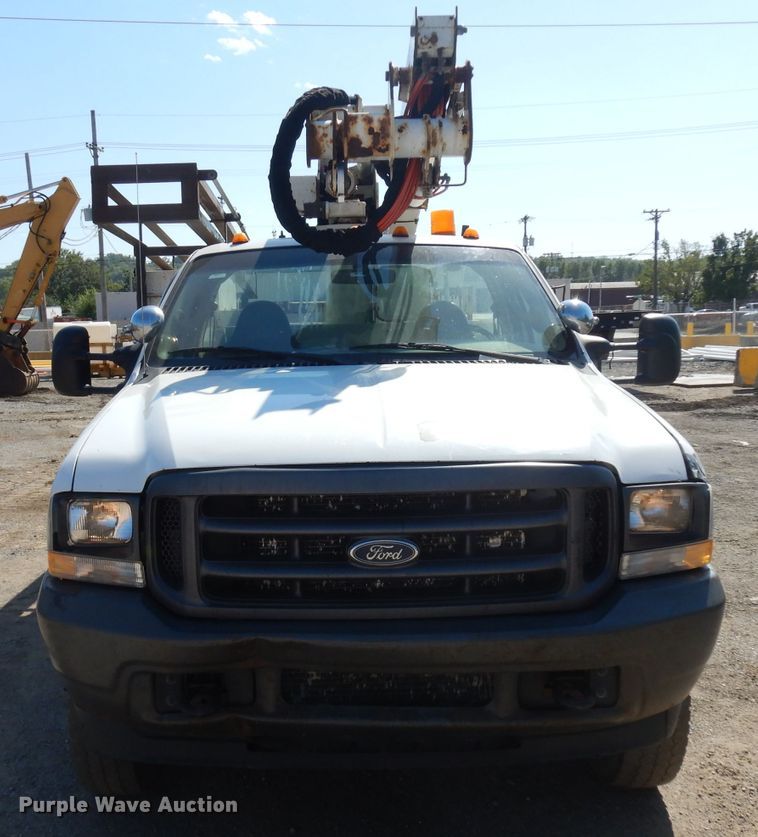 image for item GI9328 2004 Ford F550 Super Duty bucket truck