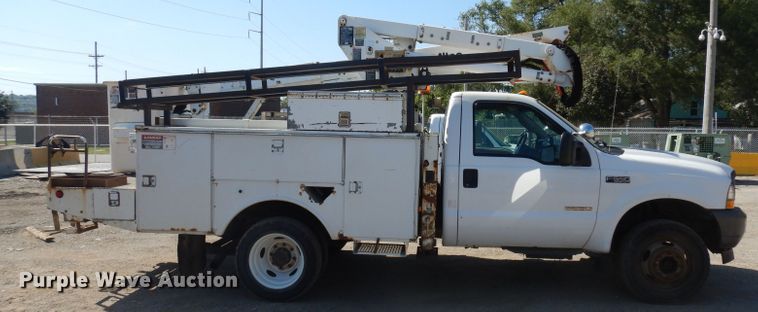 image for item GI9328 2004 Ford F550 Super Duty bucket truck