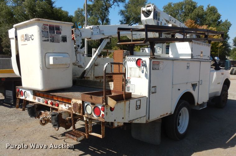 image for item GI9328 2004 Ford F550 Super Duty bucket truck