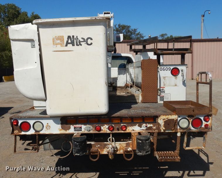 image for item GI9328 2004 Ford F550 Super Duty bucket truck