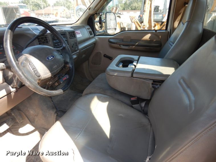 image for item GI9328 2004 Ford F550 Super Duty bucket truck