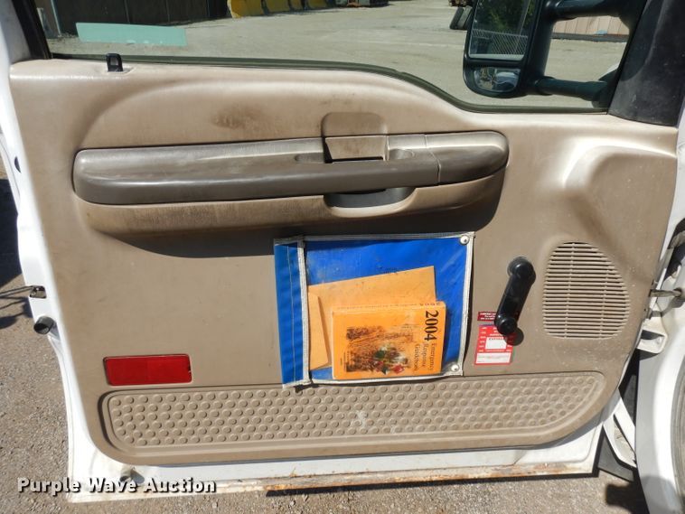 image for item GI9328 2004 Ford F550 Super Duty bucket truck