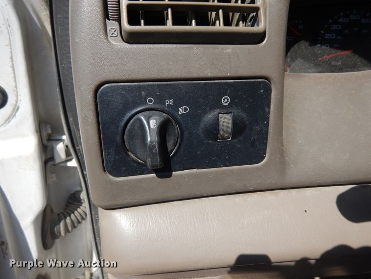 image for item GI9328 2004 Ford F550 Super Duty bucket truck