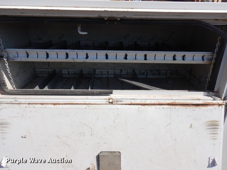 image for item GI9328 2004 Ford F550 Super Duty bucket truck