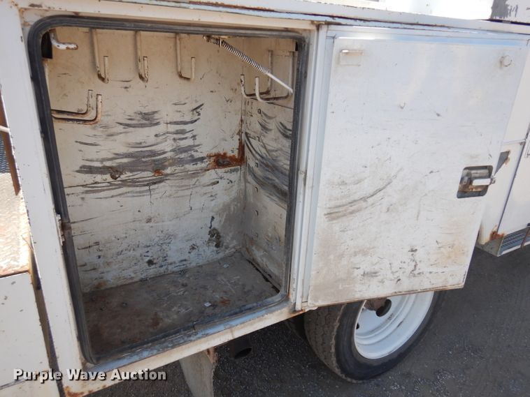 image for item GI9328 2004 Ford F550 Super Duty bucket truck