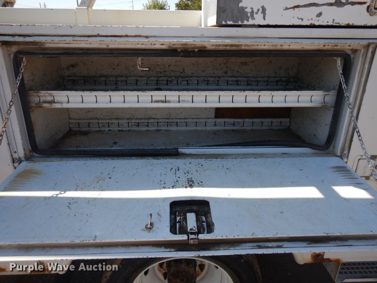 image for item GI9328 2004 Ford F550 Super Duty bucket truck