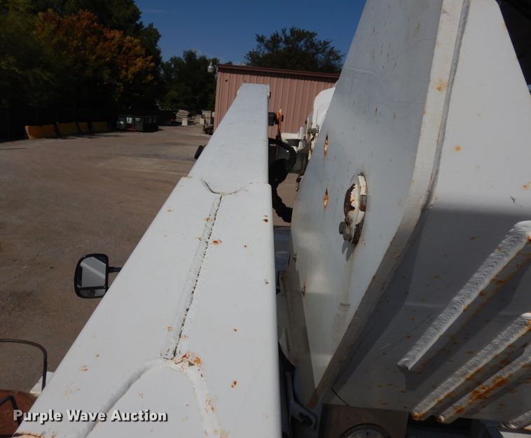 image for item GI9328 2004 Ford F550 Super Duty bucket truck