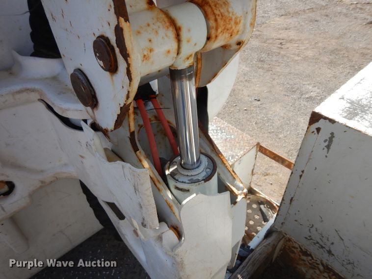 image for item GI9328 2004 Ford F550 Super Duty bucket truck