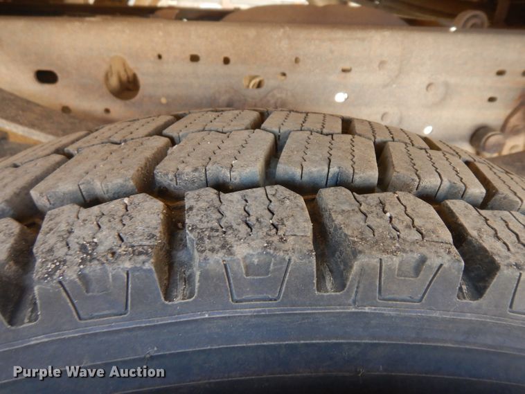 image for item GI9328 2004 Ford F550 Super Duty bucket truck