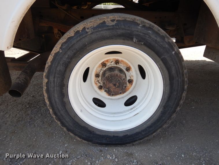 image for item GI9328 2004 Ford F550 Super Duty bucket truck