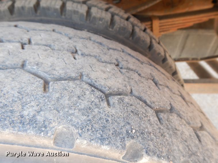 image for item GI9328 2004 Ford F550 Super Duty bucket truck