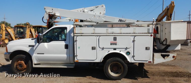 image for item GI9329 2000 Ford F550 Super Duty bucket truck