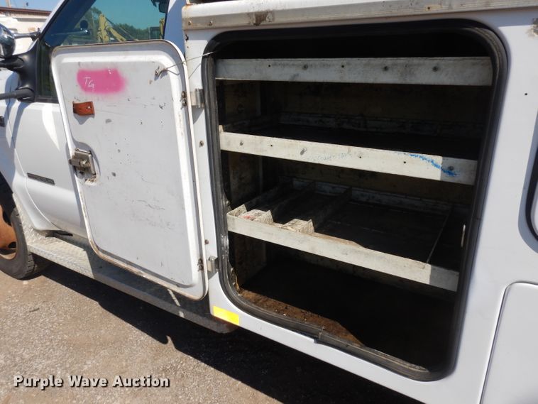 image for item GI9329 2000 Ford F550 Super Duty bucket truck