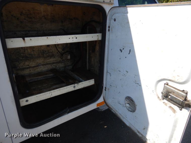 image for item GI9329 2000 Ford F550 Super Duty bucket truck