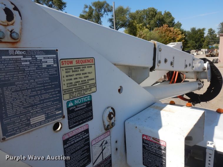 image for item GI9329 2000 Ford F550 Super Duty bucket truck