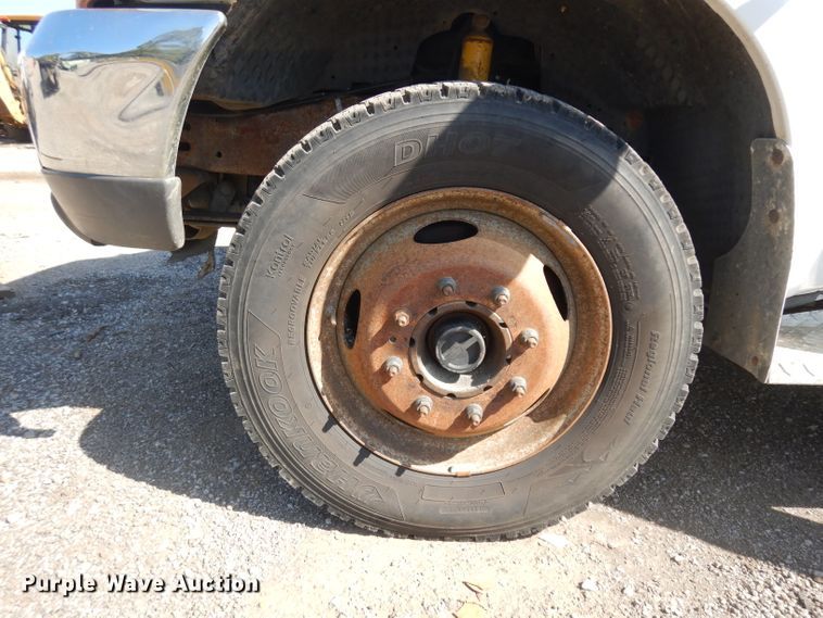 image for item GI9329 2000 Ford F550 Super Duty bucket truck