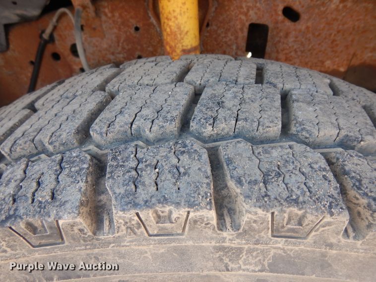 image for item GI9329 2000 Ford F550 Super Duty bucket truck