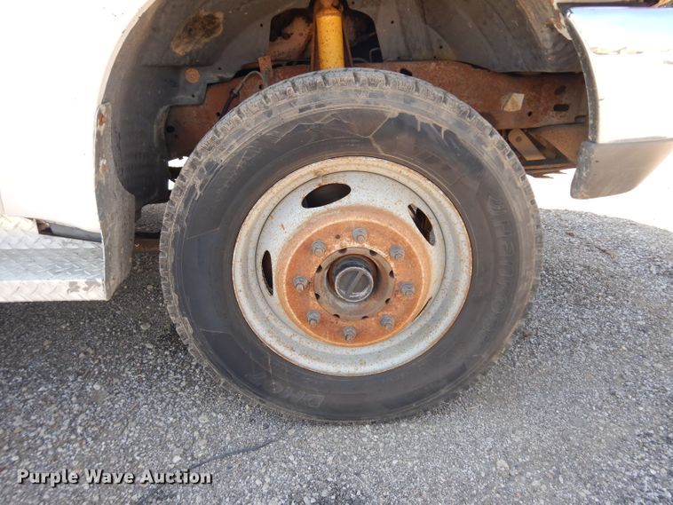 image for item GI9329 2000 Ford F550 Super Duty bucket truck