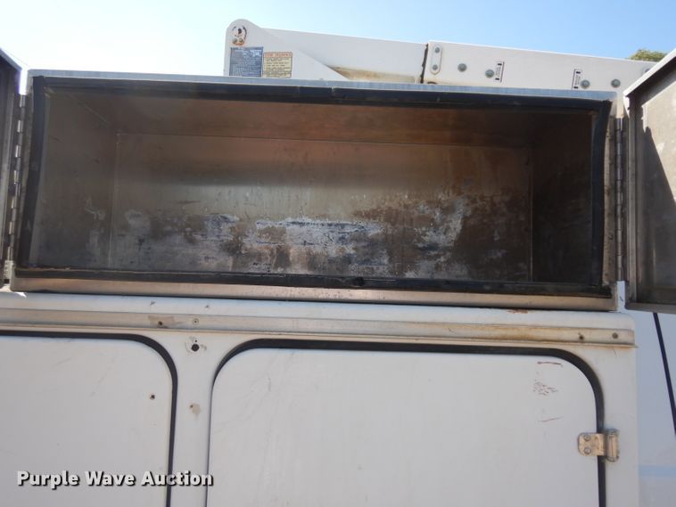 image for item GI9329 2000 Ford F550 Super Duty bucket truck