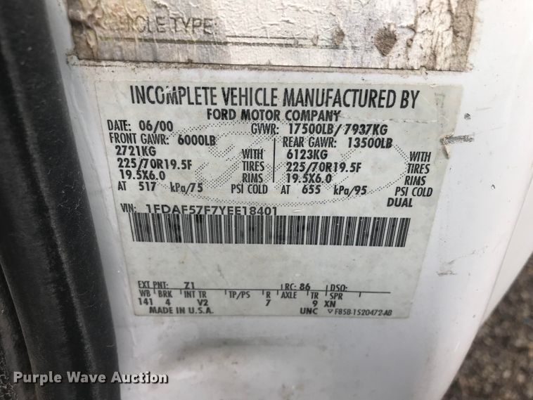 image for item GI9329 2000 Ford F550 Super Duty bucket truck