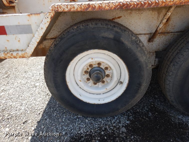 image for item GI9330 1993 Eagle Body pole trailer