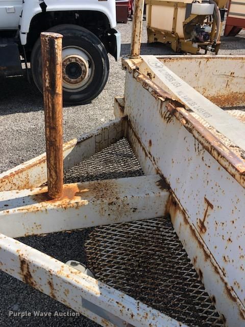 image for item GI9330 1993 Eagle Body pole trailer