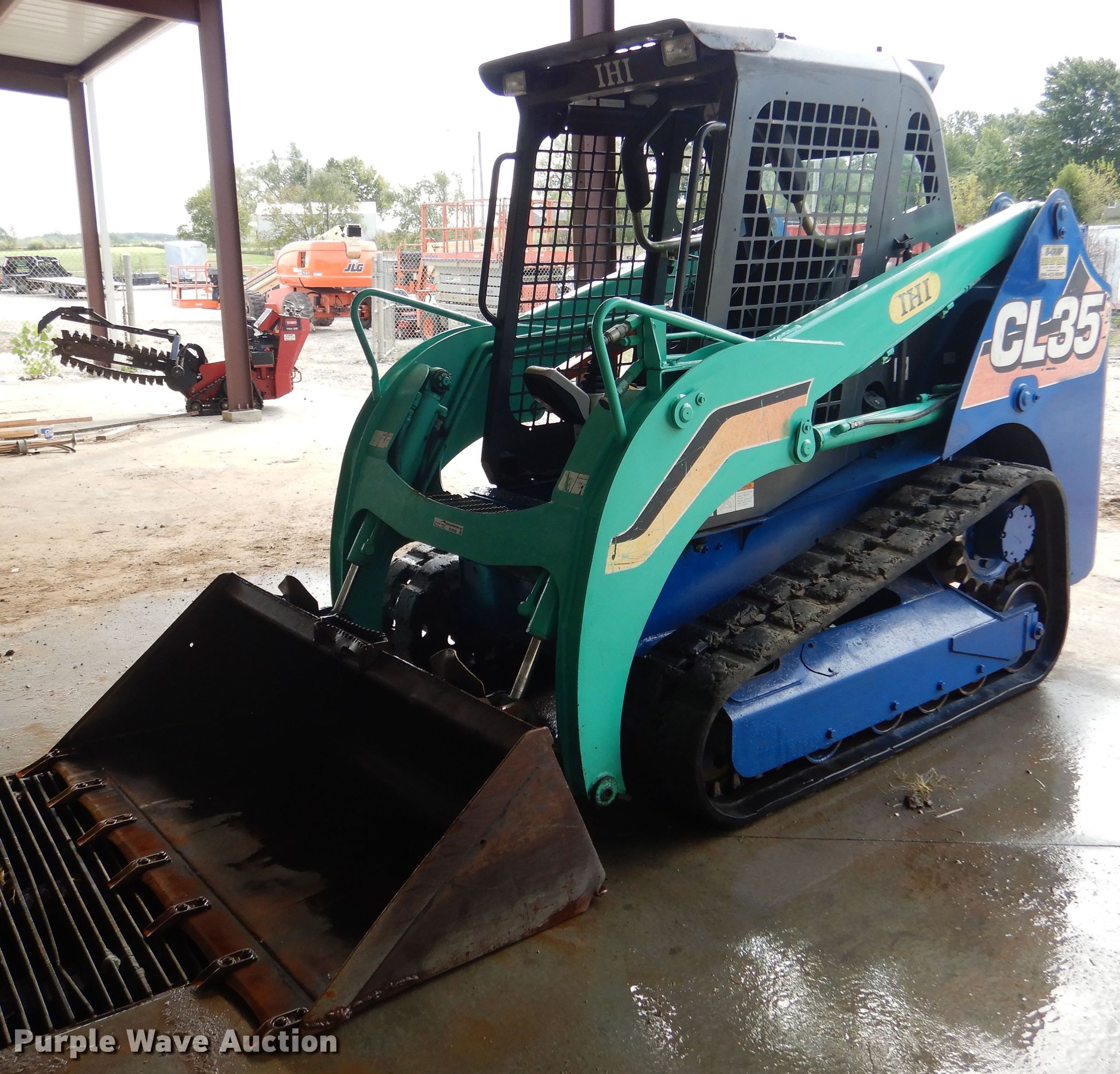 2011 IHI CL35 skid steer in Warrensburg, MO Item EK9082 sold Purple