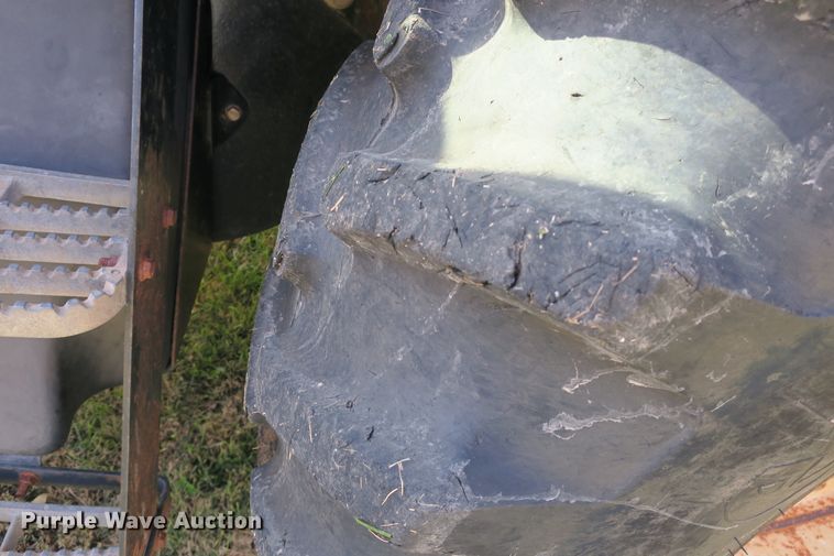 image for item DB10166 2005 New Holland TV145 bi-directional 4WD tractor