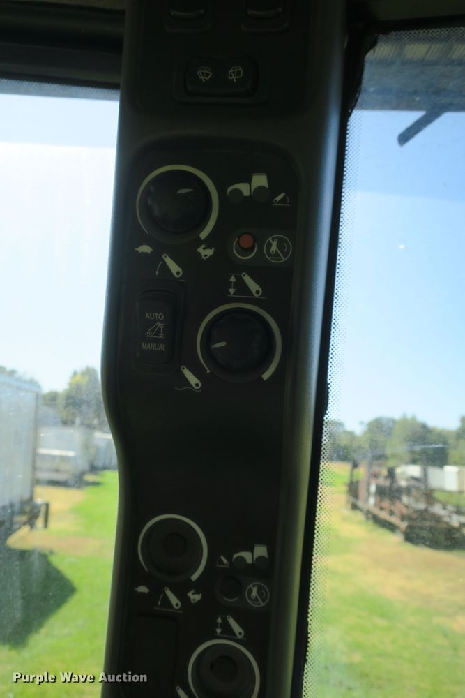 image for item DB10166 2005 New Holland TV145 bi-directional 4WD tractor