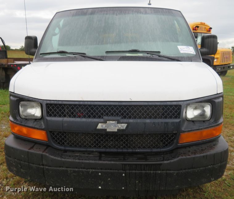 image for item DC1417 2015 Chevrolet Express 3500 van