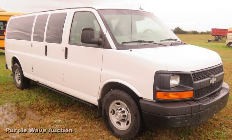 image for item DC1417 2015 Chevrolet Express 3500 van