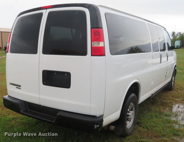 image for item DC1417 2015 Chevrolet Express 3500 van