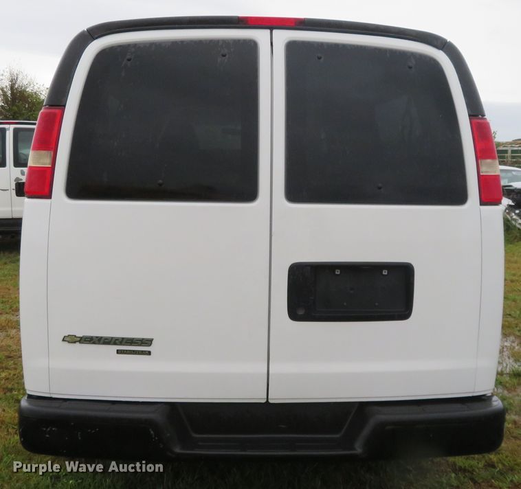 image for item DC1417 2015 Chevrolet Express 3500 van