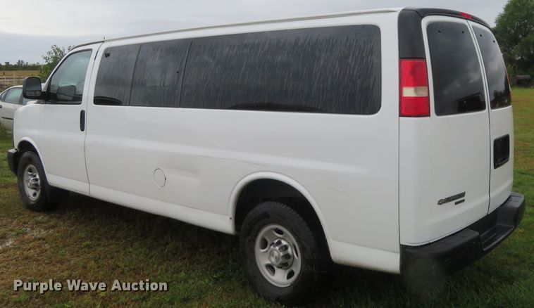 image for item DC1417 2015 Chevrolet Express 3500 van