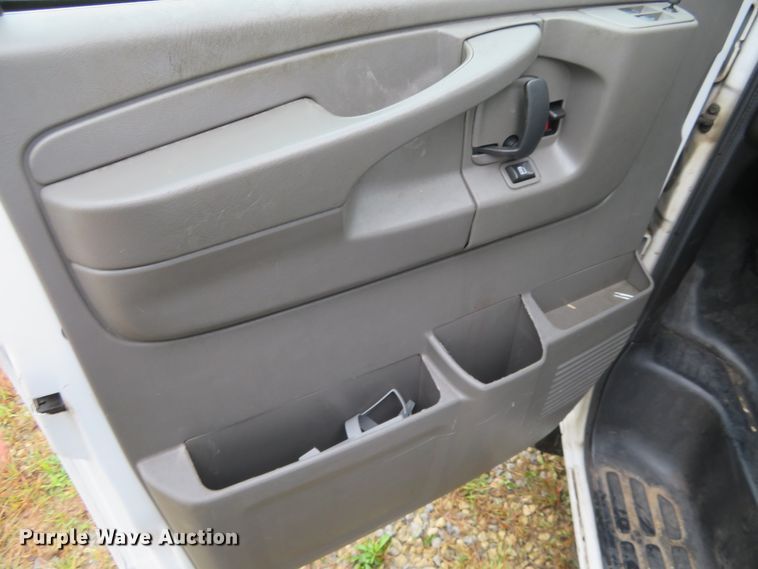 image for item DC1417 2015 Chevrolet Express 3500 van