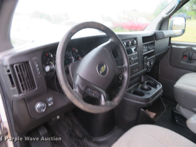 image for item DC1417 2015 Chevrolet Express 3500 van