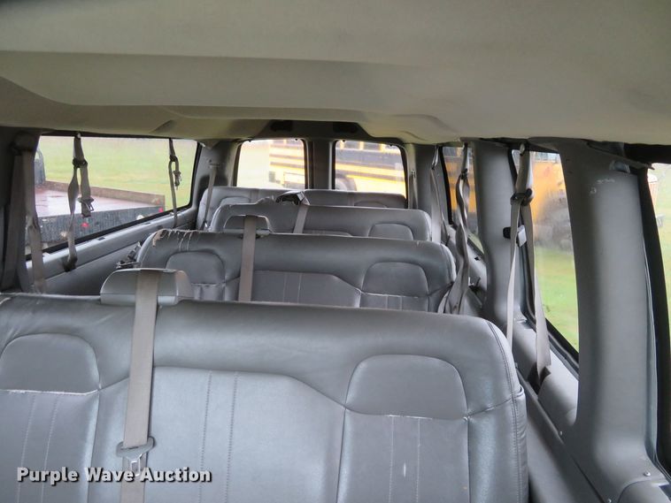 image for item DC1417 2015 Chevrolet Express 3500 van