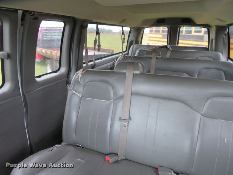 image for item DC1417 2015 Chevrolet Express 3500 van