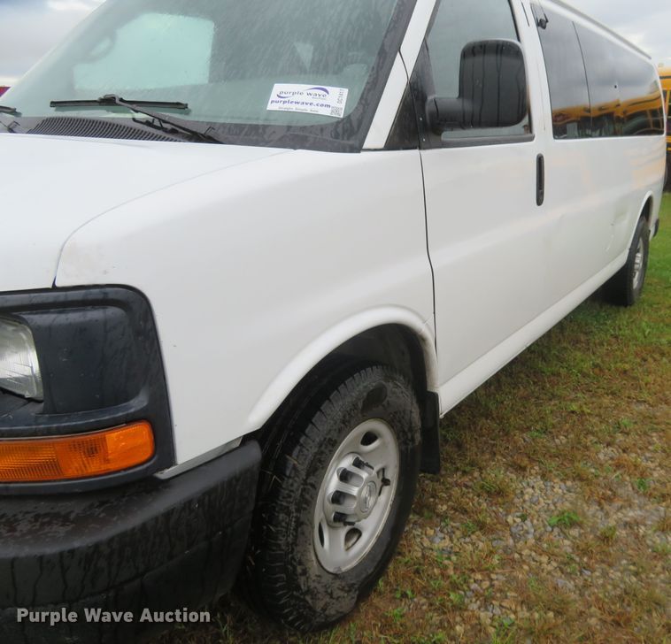 image for item DC1417 2015 Chevrolet Express 3500 van