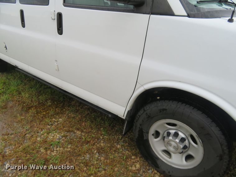 image for item DC1417 2015 Chevrolet Express 3500 van