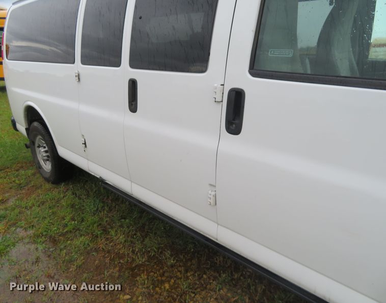 image for item DC1417 2015 Chevrolet Express 3500 van