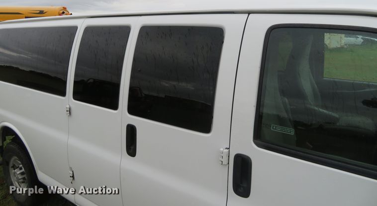 image for item DC1417 2015 Chevrolet Express 3500 van