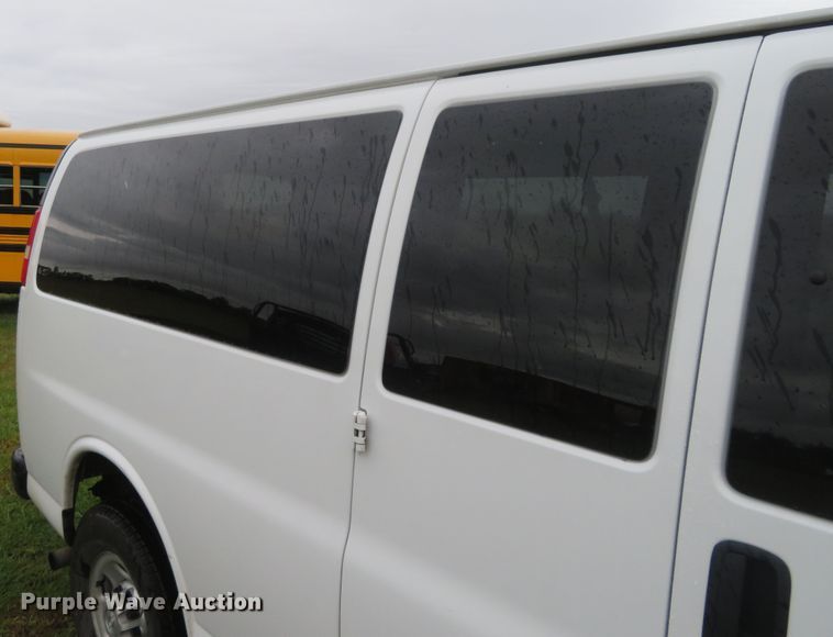 image for item DC1417 2015 Chevrolet Express 3500 van
