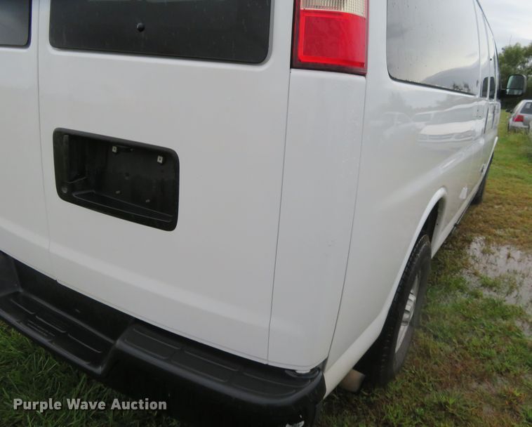 image for item DC1417 2015 Chevrolet Express 3500 van