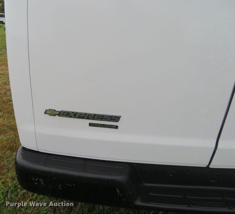 image for item DC1417 2015 Chevrolet Express 3500 van